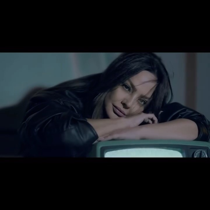 Ebru Gündeş · Söylemeyin klip afişi